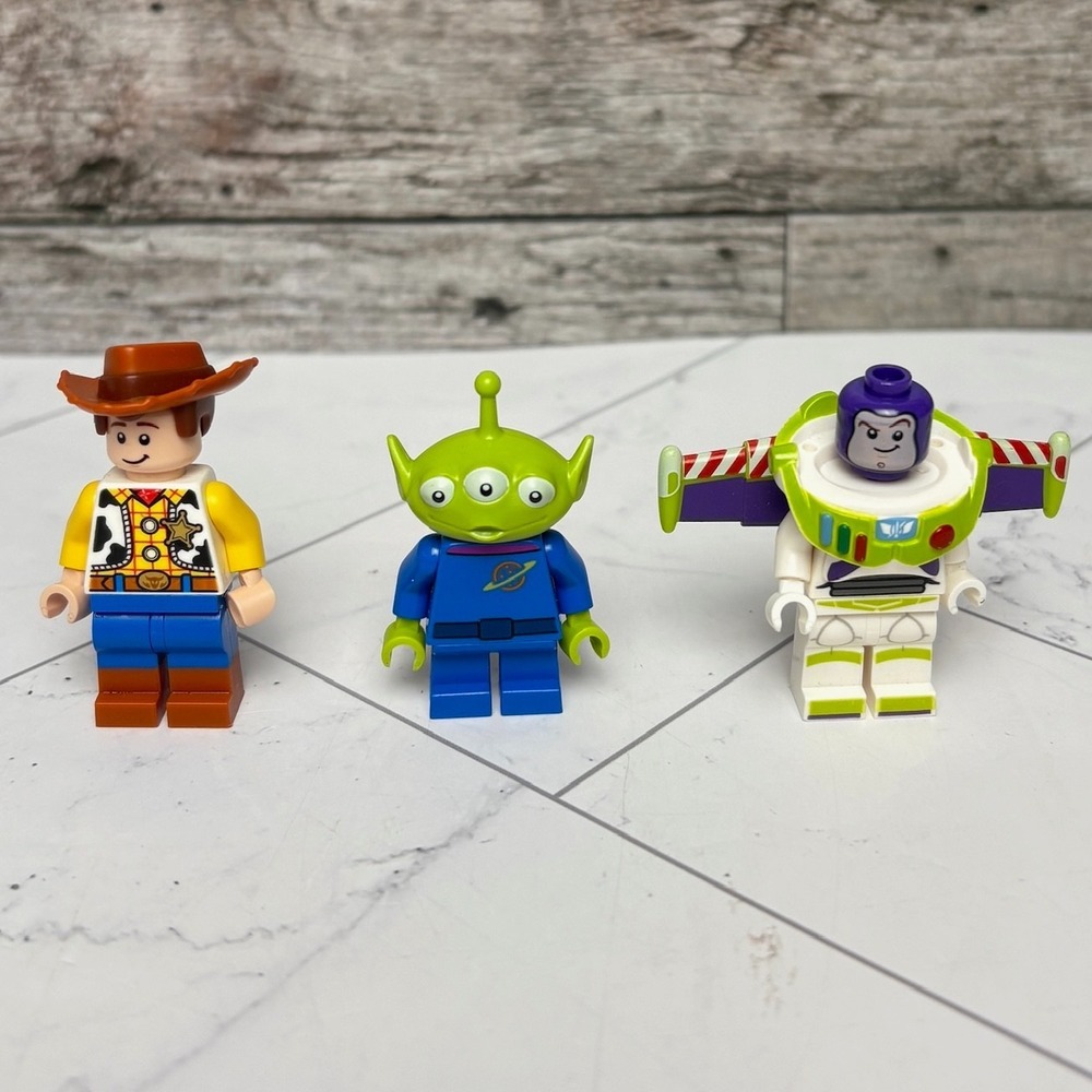 Lego Toy Story Minifigures Lot of 3 - Woody, Buzz Lightyear & Alien